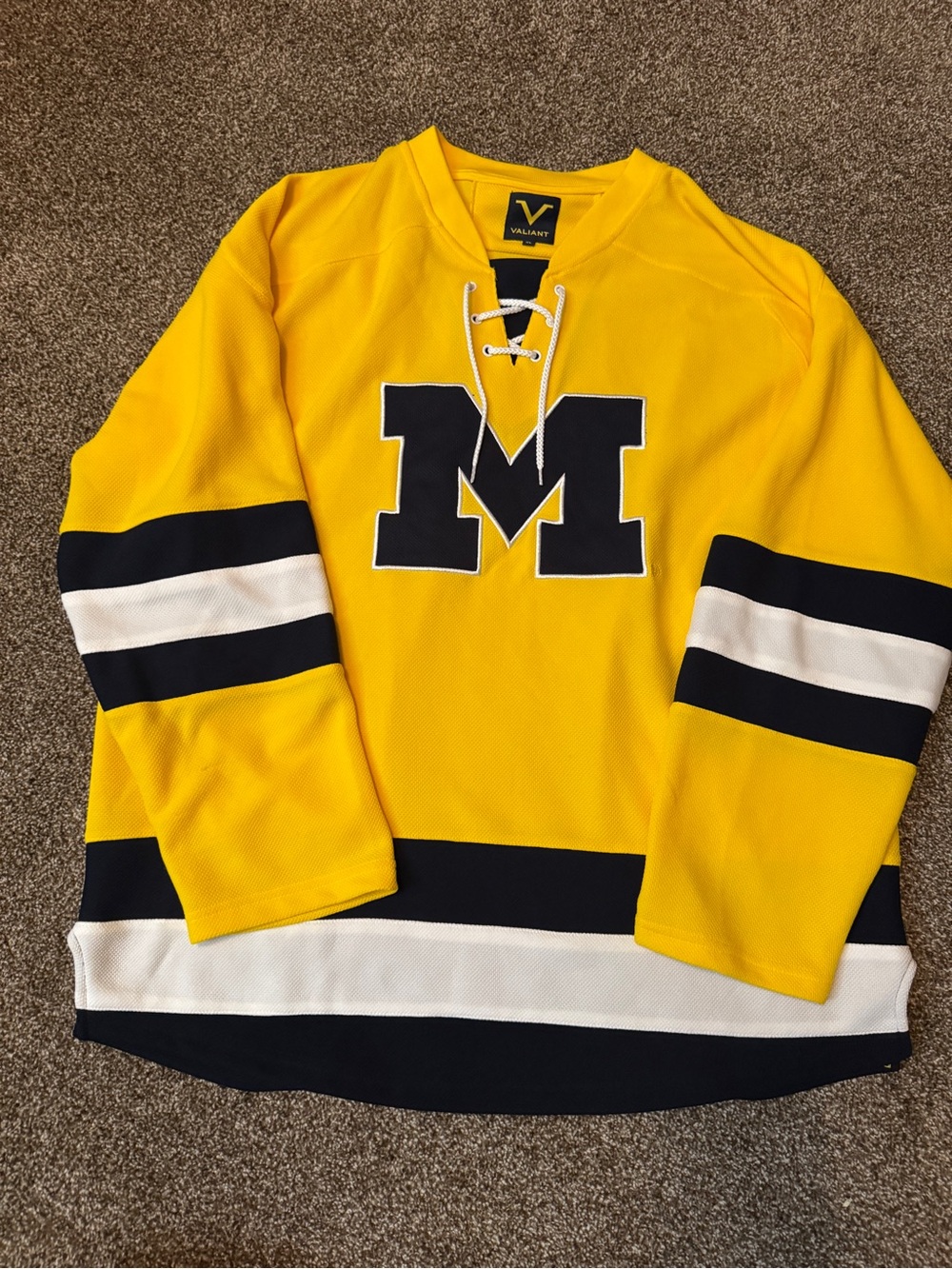 University of Michigan Hockey Jersey XL Worn Once